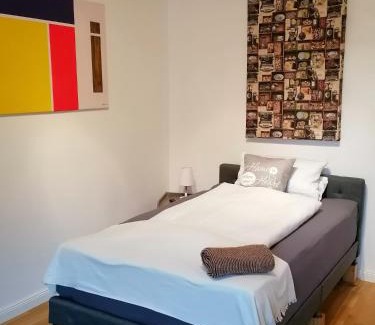 Hitdorf Apartamento | AufmLohr - Appartement mit 3 Schlafzimmern - in Leverkusen Hitdorf - Private Parkplätze vorhanden-