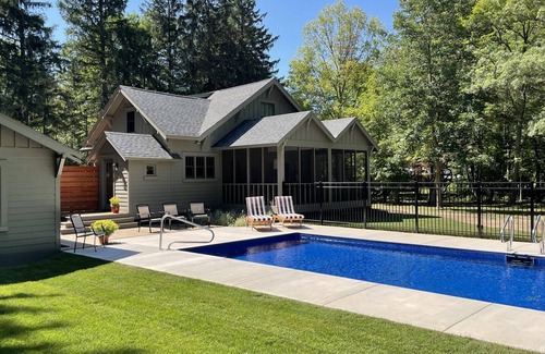 Harbert Casa | Aug 3 nt min10 Priv acres trails Heated Pool Pickle Ball Ping Pong FirePit