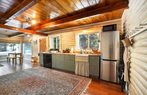 Tahoe Paradise Casa | Augie’s Authentic Log Cabin! Pets Welcome!
