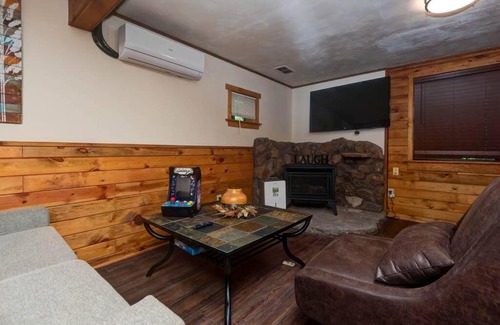 Lampe Casa | Aunt B's Cabin in the Woods @ The Overlook Cabins