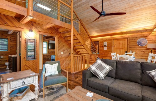 Lampe Casa | Aunt B's Cabin With a Hot Tub The Overlook Cabins