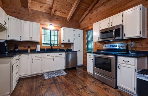 Lampe Casa | Aunt B's Cabin With a Hot Tub The Overlook Cabins