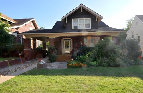 Berkeley Springs Casa | Aunt Beas Bungalow - Right in Town!
