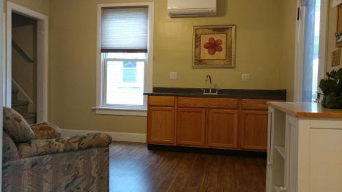 Put-in-Bay Casa | Aunt Jane's Guest House