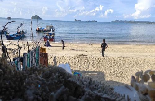 Langkawi Casa | Aura Bluewave Beach House and Mini Beach Cafe