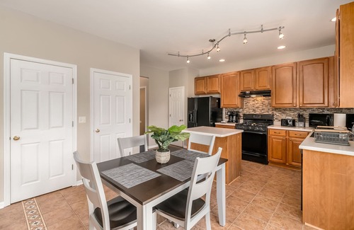 Fox Valley Casa | Aurora FHS Rental - Shiloh