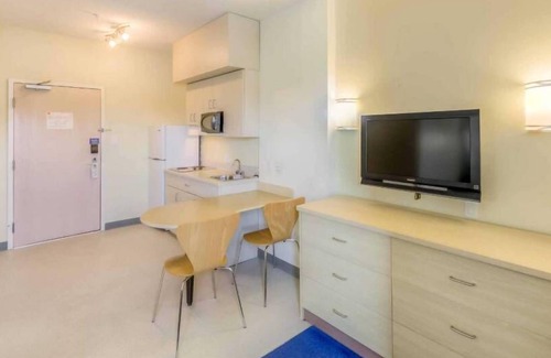 Estevan Hotel | Motel 6 Estevan, SK