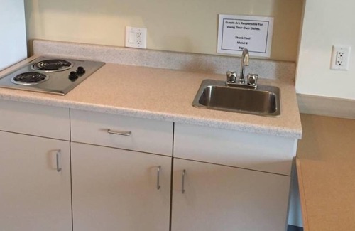 Estevan Hotel | Motel 6 Estevan, SK