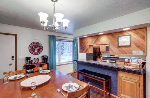 Badger Condominio | Aurora Lights on Rural 3 Acre Setting
