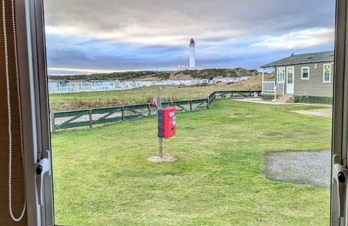 Lossiemouth Casa | Aurora on the Dunes: Coastal Stay Near West Beach with Lighthouse View!