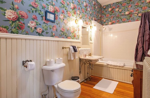 Stillwater Casa | Aurora Staples Inn