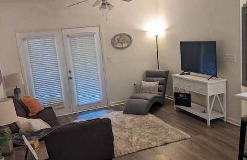 Auburn Condominio | AUsome Auburn Condo 2b/2b