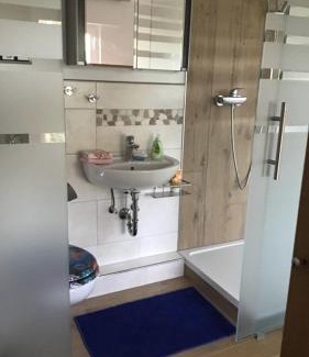 Horchheim Casa | Aussichtszimmer mit modernem Glasbad und Balkon