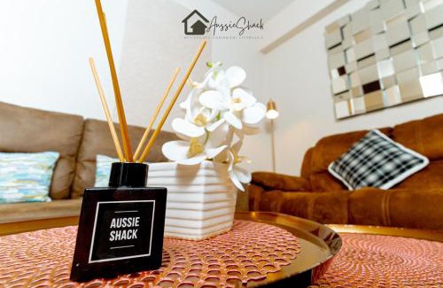 Bagumbayan Apartamento | Aussie Shack - 2BR Modern Condo with Skyline View