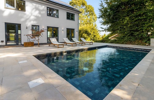 Torquay Cabaña | Austiger House - a house that sleeps 8 guests in 4 bedrooms