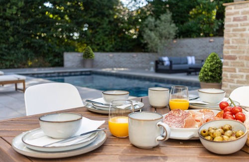 Torquay Cabaña | Austiger House - a house that sleeps 8 guests in 4 bedrooms