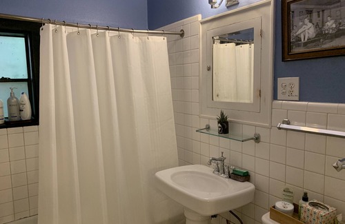 Clarksville Apartamento | Austin Base Camp (Monthly)