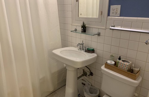 Clarksville Apartamento | Austin Base Camp (Monthly)