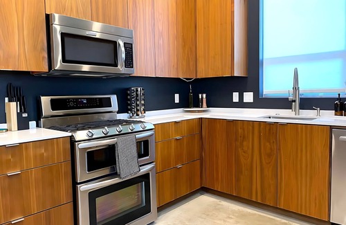 East Cesar Chavez Casa | Austin Clubhouse Rainey Street 6 min Walk
