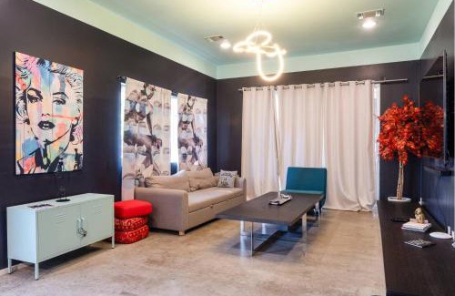 East Cesar Chavez Casa | Austin Clubhouse - Rainey Street - 6 min walk