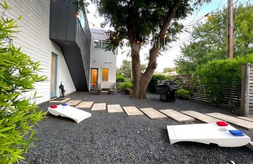 East Cesar Chavez Casa | Austin Clubhouse - Rainey Street - 6 min walk