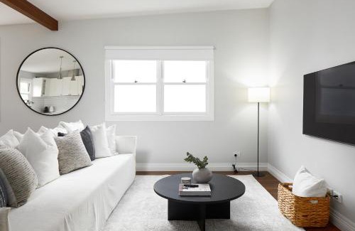 The Junction Casa | Austin Cottage - Pet friendly!