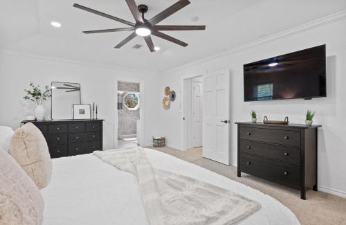 Shady Hollow Casa | Austin Hill Country Escape & Retreat - Private Oasis With Pool & Spa On Over An Acre