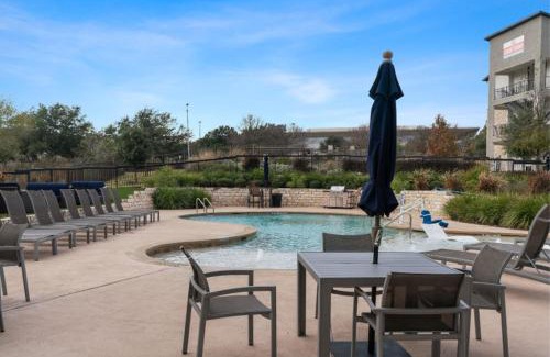 Montopolis Apartamento | Austin Luxury 2BR 2B with Pool & FREE Parking