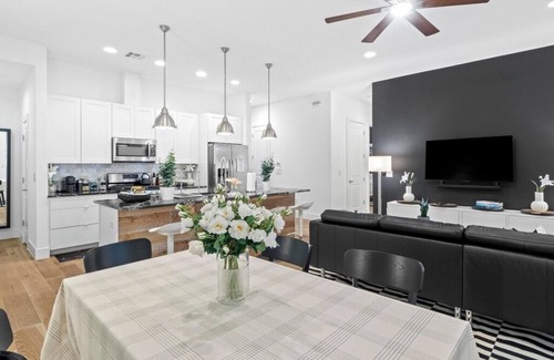 Rosewood Casa | Austin Luxury Escape