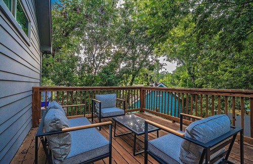 Foster Heights Casa | Austin Retreat Pool Table & Relaxing Patio