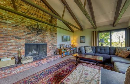 Franconia Casa | Chalet de estilo austriaco con vistas a la montaña, cerca del esquí de Cannon Mountain.