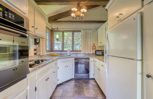 Franconia Casa | Chalet de estilo austriaco con vistas a la montaña, cerca del esquí de Cannon Mountain.