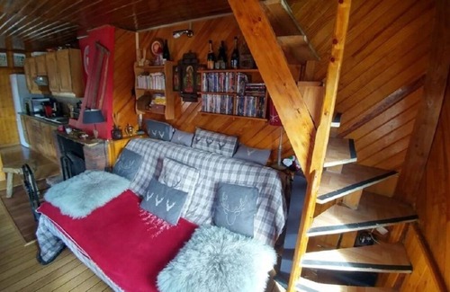 Saint-Etienne-de-Tinee Chalet De Esquí | Authentic detached chalet on the Place d'Auron
