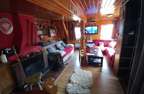 Saint-Etienne-de-Tinee Chalet De Esquí | Authentic detached chalet on the Place d'Auron