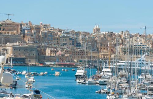 Cospicua Casa | Authentic 1st FL apartment at the 3 cities Marina