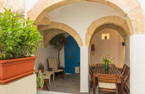 Cospicua Casa | Authentic 1st FL apartment at the 3 cities Marina