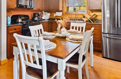 Rome Cabina | Authentic Adirondack Log Cabin with a Pond View
