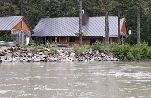 Juneau Cabina | Authentic Alaska Wilderness Adventure