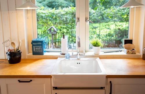 Vierhouten Casa | Authentic and comfortable forest lodge, with bath and fireplace. Pet friendly!