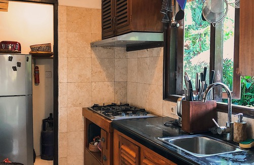 Jasri Villa | >> ¡Piscina privada y jardín mágico! Vista del volcán y el mar, WIFI <<