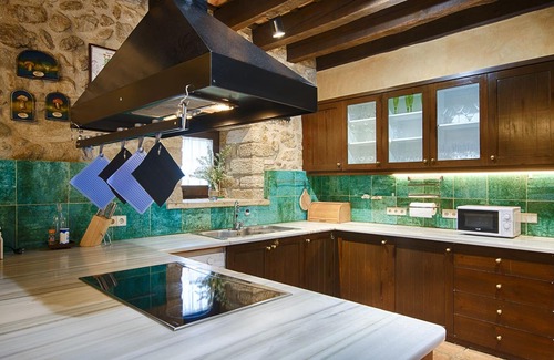 Cornella del Terri Casa | Can Sagnari. 16 a 24 personas. Jardín 2000 m2 con piscina, barbacoa, petanca,...