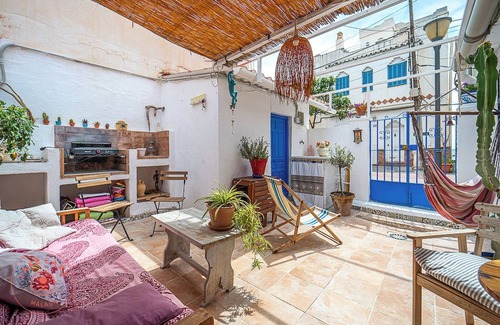 Malaga-Este Chalet De Esquí | Authentic fisher house in Pedregalejo - TakeCareMalaga