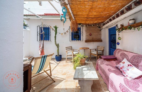 Malaga-Este Chalet De Esquí | Authentic fisher house in Pedregalejo - TakeCareMalaga