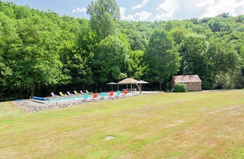 Saint-Medard-d'Excideuil Casa | Authentic farmhouse with heated pool 12x6 close to a river on a beautiful spot