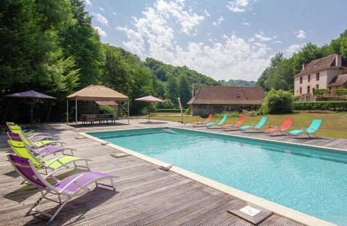Saint-Medard-d'Excideuil Casa | Authentic farmhouse with heated pool 12x6 close to a river on a beautiful spot
