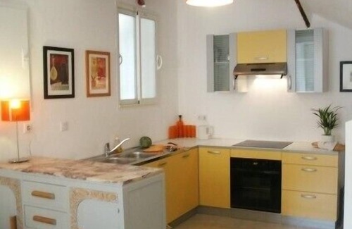 Villeneuve-les-Beziers Cabaña | Bonita casa de pueblo recientemente reformada, con terraza. WI-FI gratuito