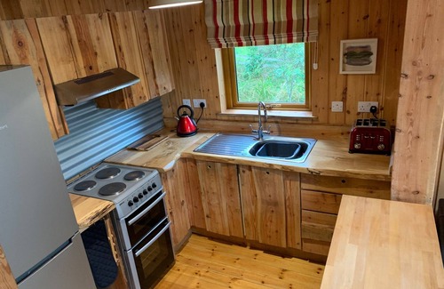 Taynuilt Cabina | Authentic log cabin close to loch shore, with hot tub & wood burning stove.