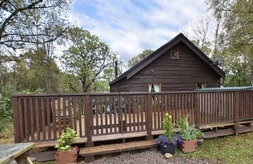 Taynuilt Cabina | Authentic log cabin close to loch shore, with hot tub & wood burning stove.