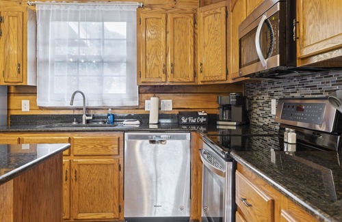 Alexander Cabina | Authentic Log Cabin Hot Tub! Mountain Views! Fire Pit! Fireplace! All One level!