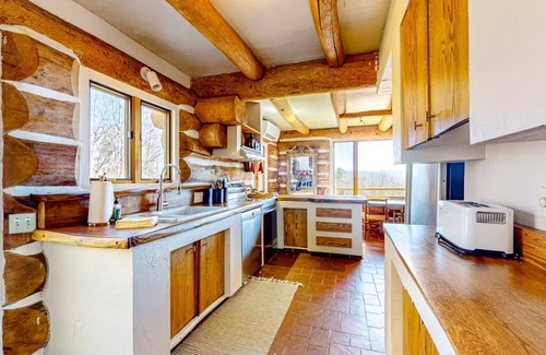 Littleton Cabina | Authentic log cabin in Littleton, NH